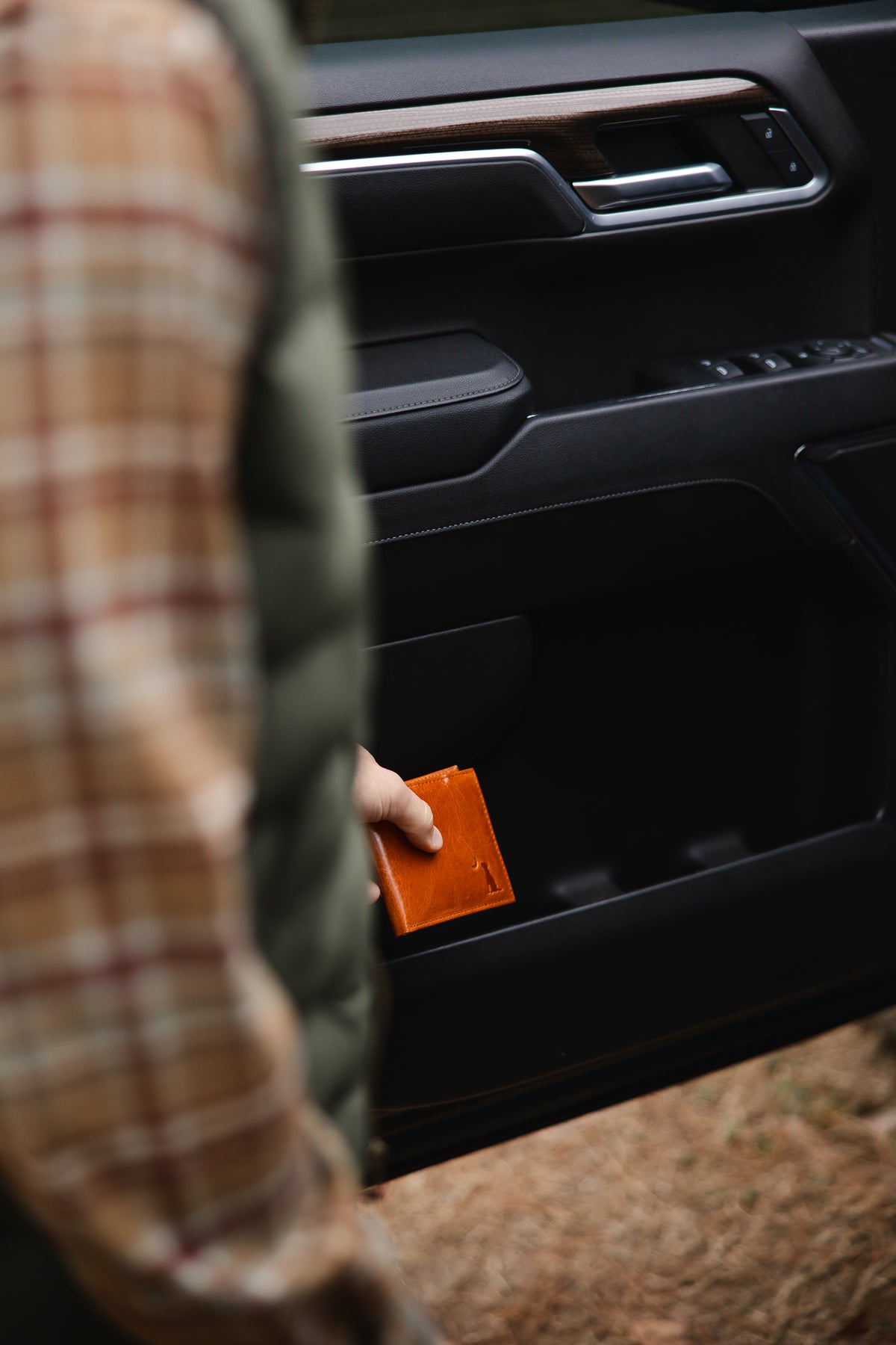 Bi-Fold Leather Wallet - Leather